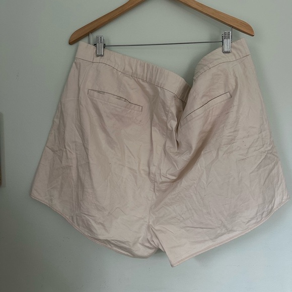 Jcrew Women's Cream Shorts - Picture 4 of 4